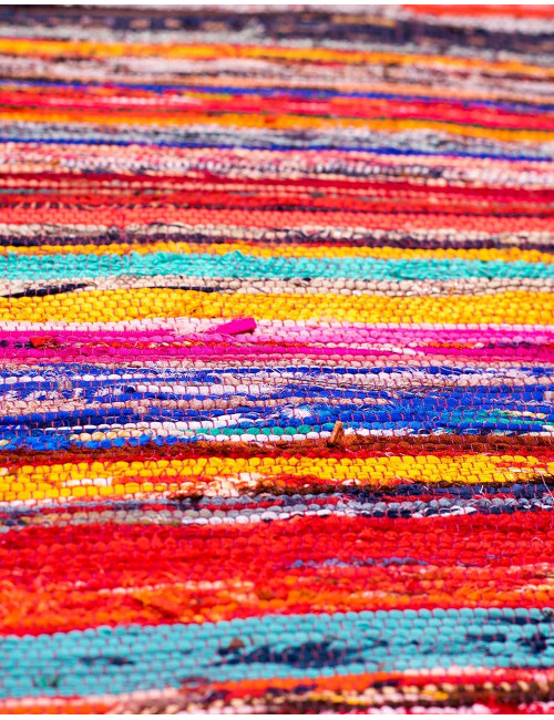 tappeto-etnico-intrecciato-fili-colorati-piccoli