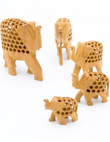 familia-elefantes-calados-artesanales-en-madera