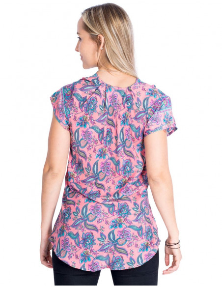 T-shirt com mangas pequenas