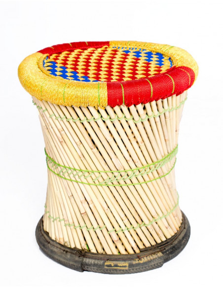 Handgefertigter Hocker aus gewebtem Bambus, hergestellt in Indien, Höhe 40 cm.
