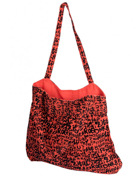 Rote Tasche Schwarze Buchstaben