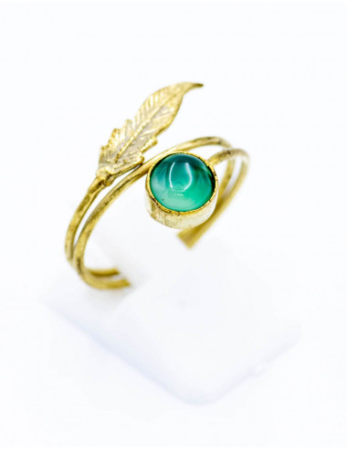 anillo-dorado-piedra-mineral-y-hoja 2