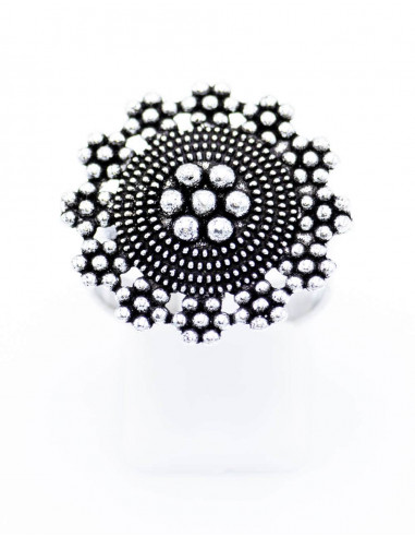 Anello di fiori etnici intagliati
