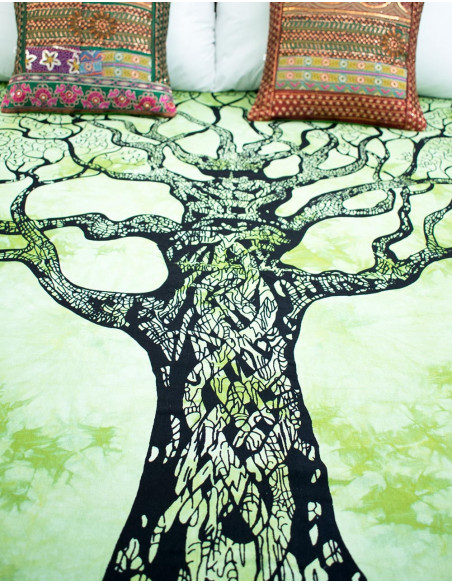 Grüner Wandteppich mit Baum