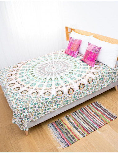 Mehrfarbige Mandala-Steppdecke