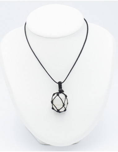 Pingente de pedra mineral com macramê
