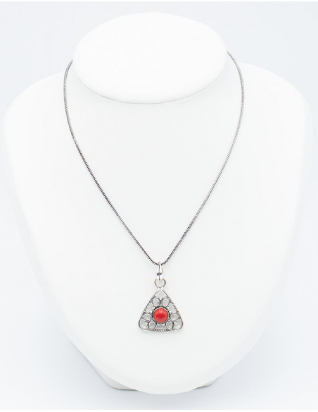 colgante-laton-plateado-triangulo-con-piedra-roja