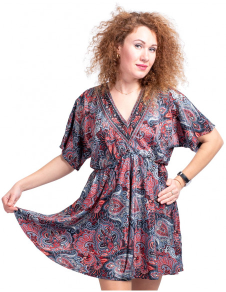 Kurzes und weites Kleid