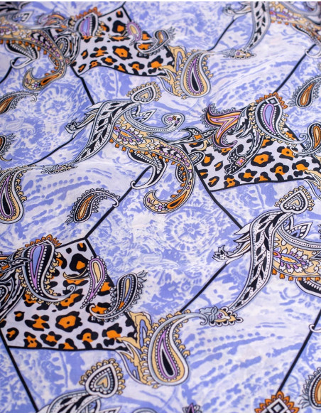 Tuta corta in seta stampata