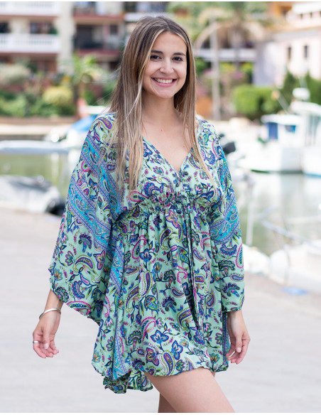 Vestido Curto com Mangas
