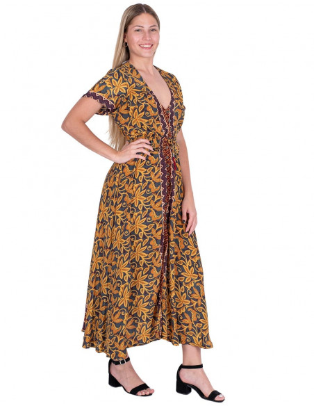 Langes Kleid mit gelben Blumen