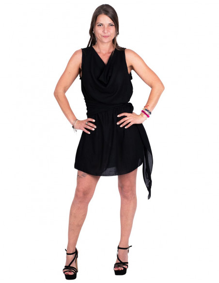 Renda preta e vestido drapeado