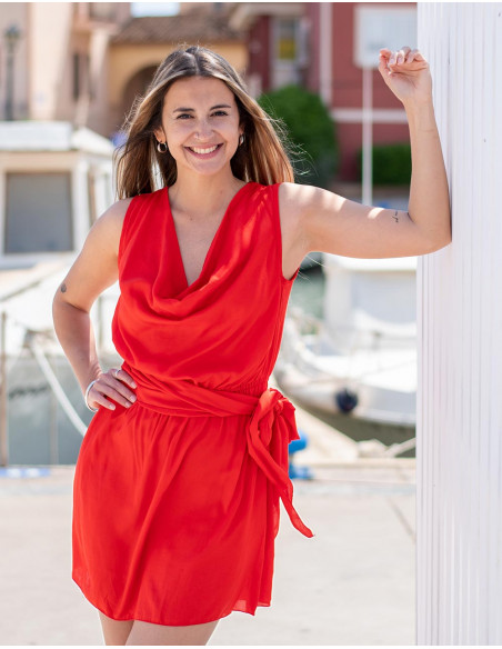 vestido-rojo-drapeado-lazado-tardeo