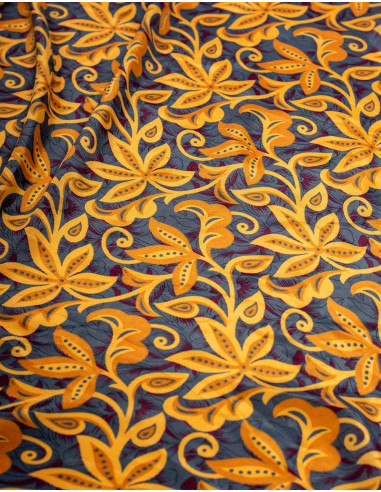 Robe longue à volants dans le dos