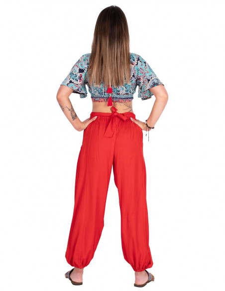 Pumphose mit roter Schleife