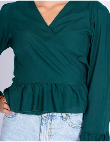 Blusa verde con volant