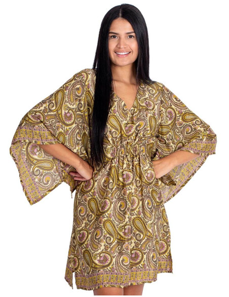 Kurzes Kleid mit Ärmeln