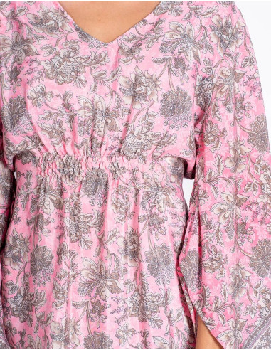 Rosa Seidenkleid mit Blumen