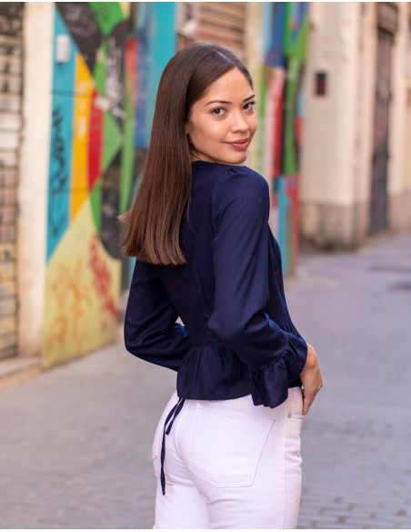 Chemise bleue à volants