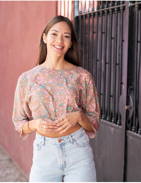 Top corto beige stampato