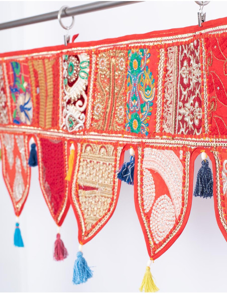 Toran rouge droit et grand