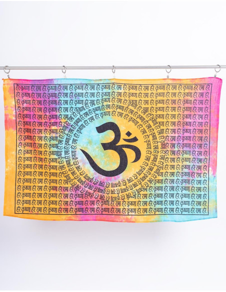 Entdecken Sie die Harmonie von Om in einem lebendigen und einzigartigen ethnischen Wandteppich!