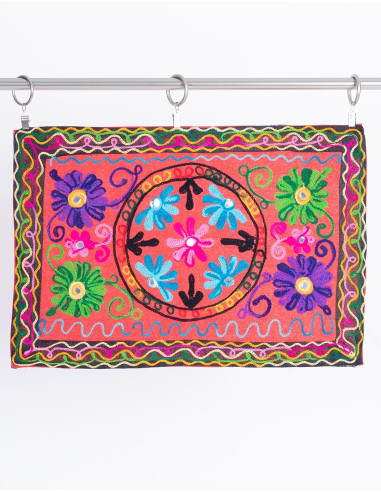 tapiz-pequeño-bordado-artesanal-flechas-flores-multicolor