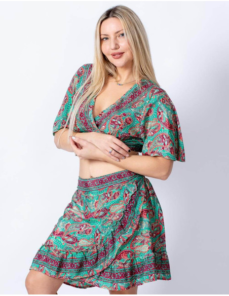 falda-corta-y-top-seda-verde-estampada
