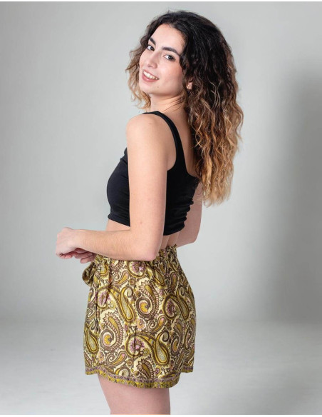 Shorts de Seda Estampado em Tons Amarelos com Paisley