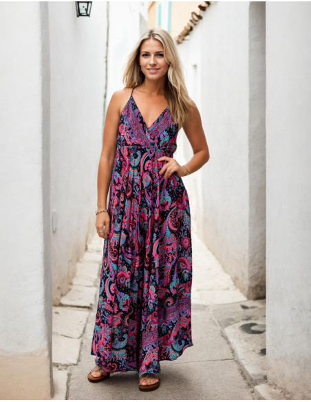 Langes Seidenkleid mit ethnischen Zeichnungen
