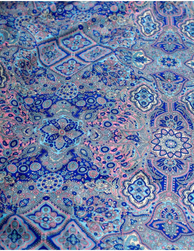 Shorts curtos de seda estampados ideais para a...