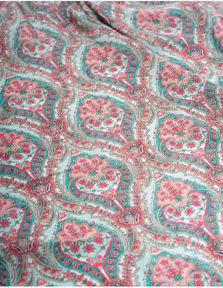 Vestido de seda estampado fresco sem costas
