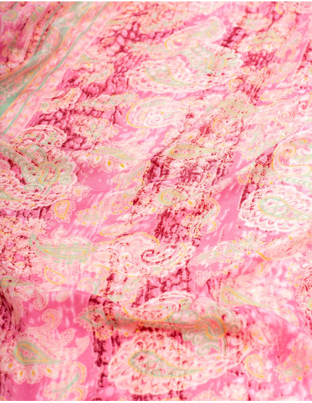 Robe en soie imprimée fraîche dans les tons roses
