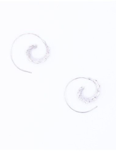 pendientes-circulares-hoja-con-relieve-plateado 2