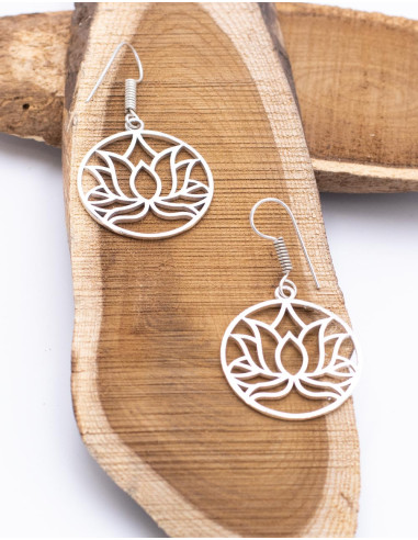 Boucles d'oreilles rondes avec fleur de lotus sculptée en laiton fait main