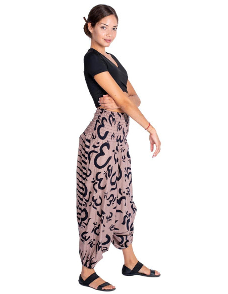 Sarouel en coton marron avec symboles Om noirs dessinés de manière irrégulière