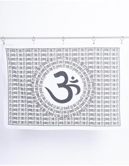 Tapisserie Symbole Om en Noir et Blanc - Harmonie et Style pour votre Espace