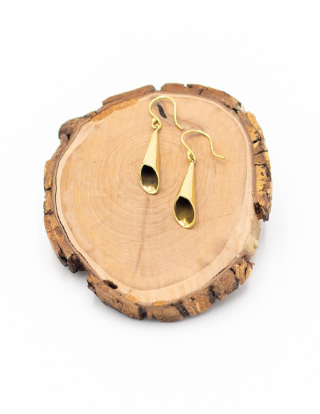 Orecchini fatti a mano in ottone placcato oro – Design a tubo triangolare