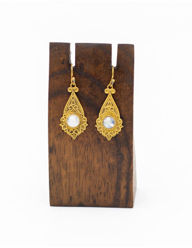 pendiente-dorado-con-piedra-mineral