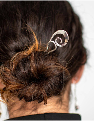 Pic à cheveux en argent sculpté à la main – L'élégance artisanale de l'Inde