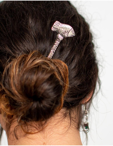 Handgeschnitzter Haarstab aus Metall – Eleganz und einzigartige Handwerkskunst