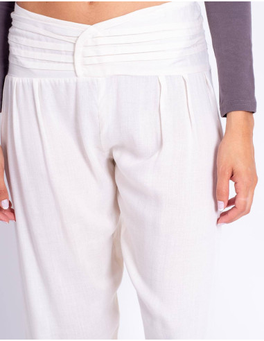 Pantalon droit blanc cassé avec détail en...