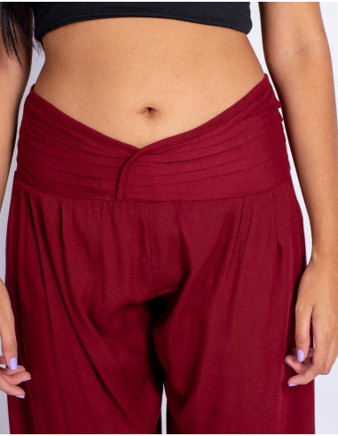 Pantaloni dritti bordeaux con dettaglio a V –...