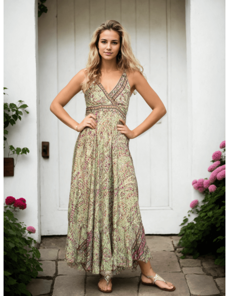 Langes grünes Seidenkleid mit V-Ausschnitt – Boho-Eleganz aus Indien