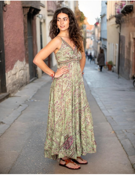 Robe longue en soie verte à col en V – L'élégance bohème venue d'Inde