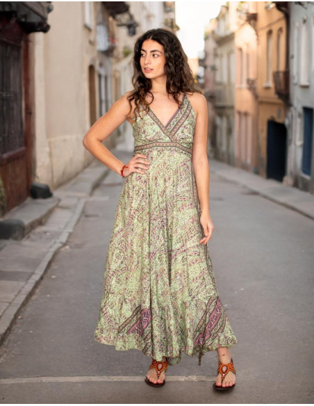 Langes grünes Seidenkleid mit V-Ausschnitt – Boho-Eleganz aus Indien