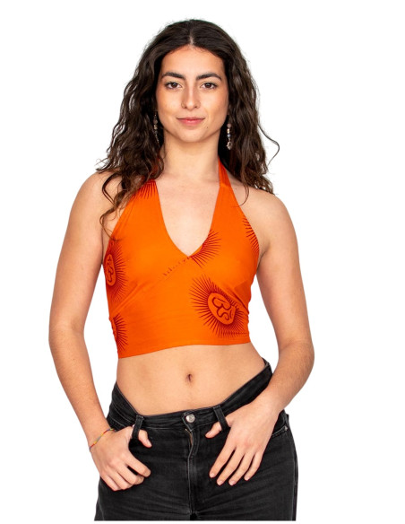 Crop top orange avec inscriptions en sanskrit : un savoir-faire indien empreint d'âme