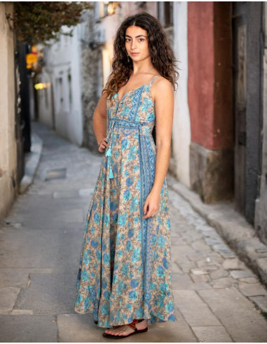 Long boho silk dress with a V-neckline – Indian inspiration for special days