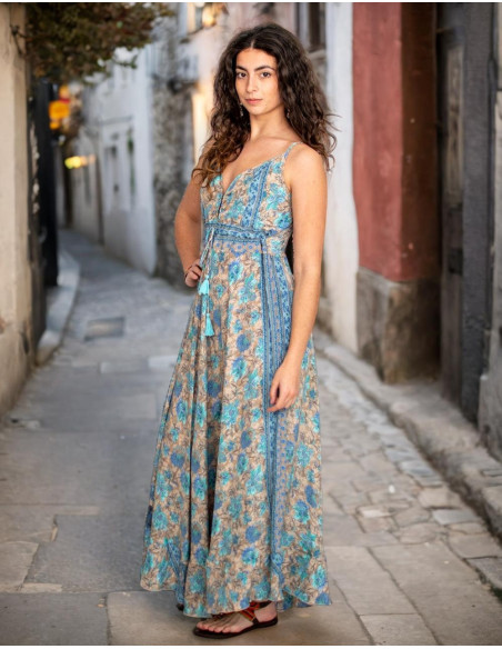 Long boho silk dress with a V-neckline – Indian inspiration for special days
