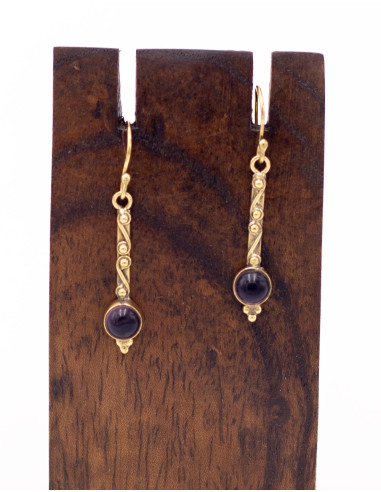 Brincos de ouro com pedra mineral